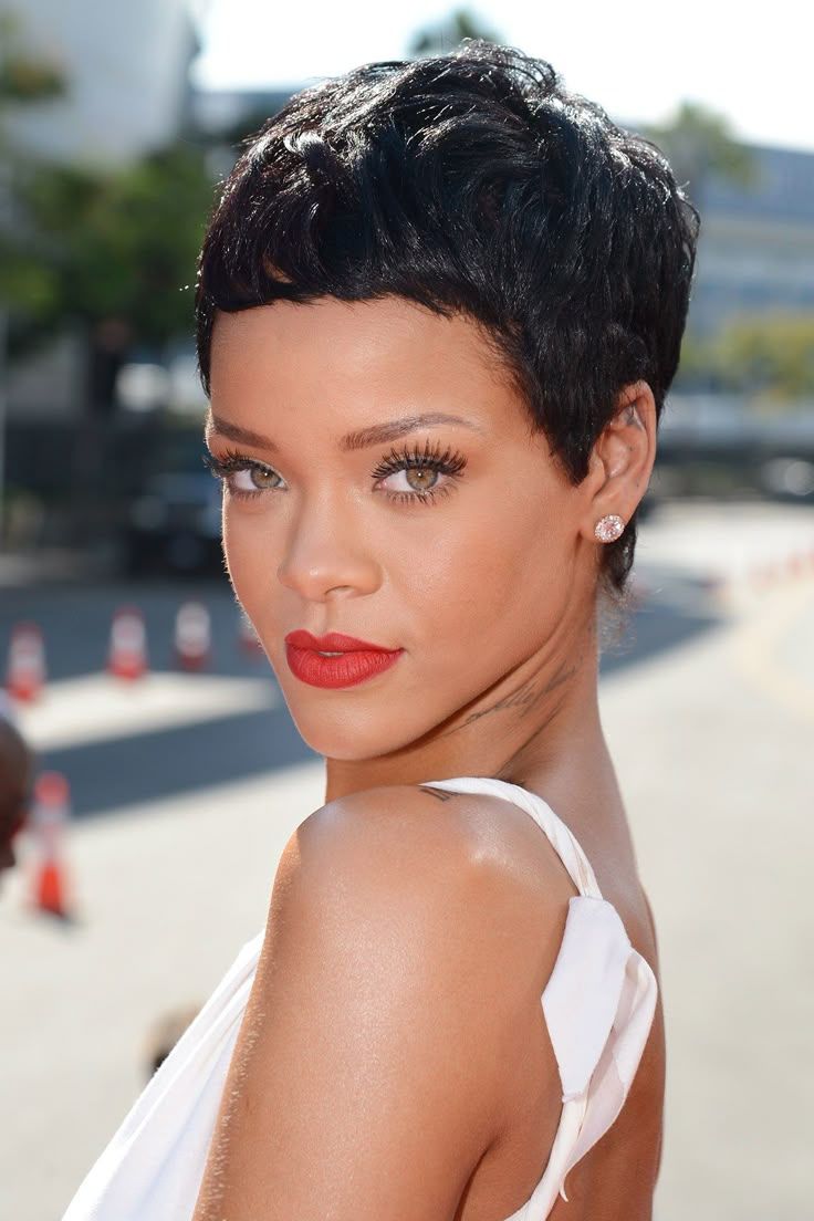 Voluminous Ash Blonde Bob Voluminous Ash Blonde Bob — Winter Haircuts for Heart Shaped Faces