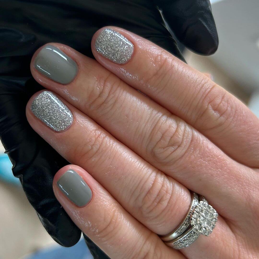 Medium Grey with Silver Glitter Accent Square Nails Medium Grey with Silver Glitter Accent Square Nails — Simple Short Winter Nails