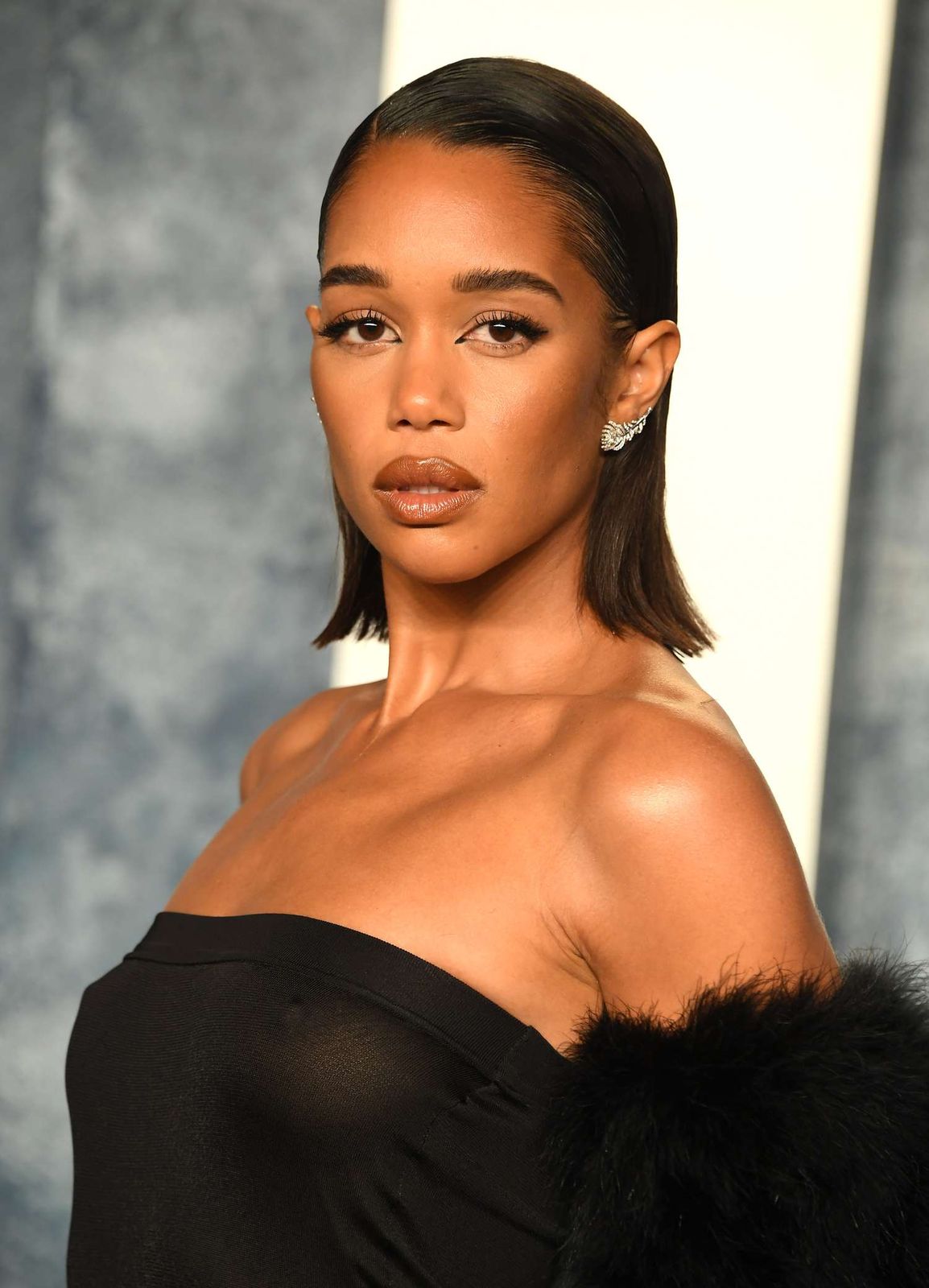 Sharp Ash Blonde Bob With Dark Roots — Winter Haircuts for Oval Faces