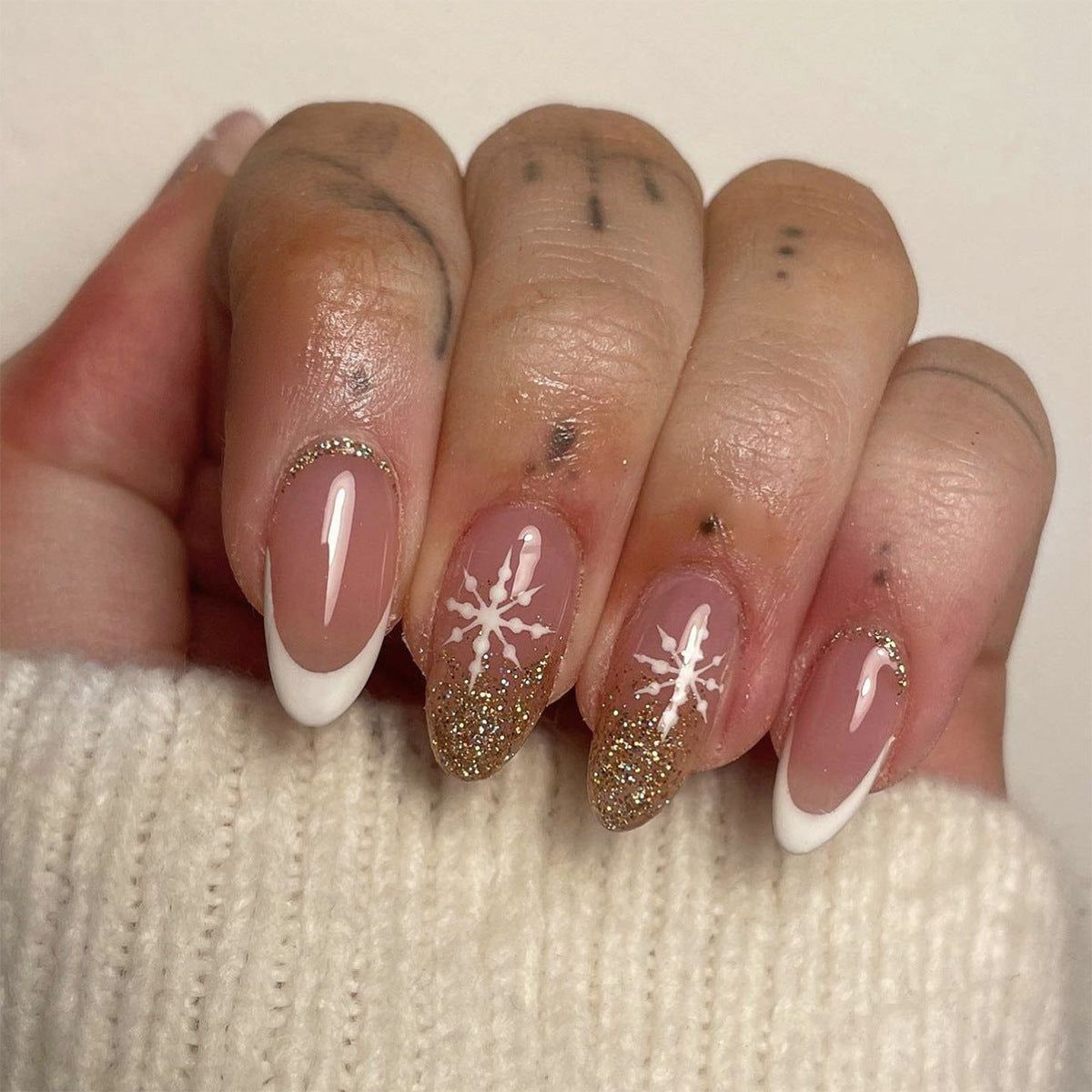 Glossy Glitter Visual Idea Glossy Glitter Visual Idea — Medium Christmas Nails 2026