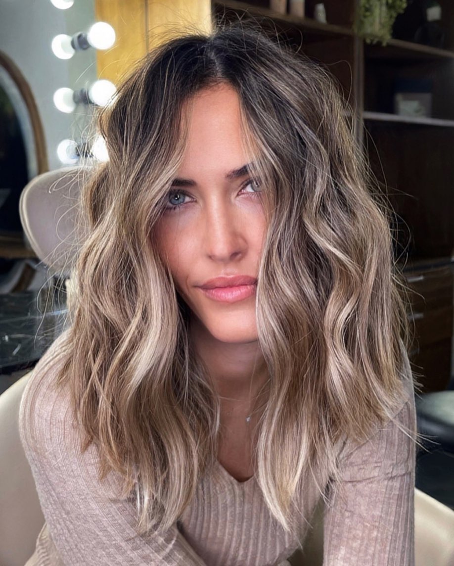 Collarbone Lob With Cool Ash Blonde Root Shadow Collarbone Lob With Cool Ash Blonde Root Shadow — Winter Hair Colors for Blue Eyes