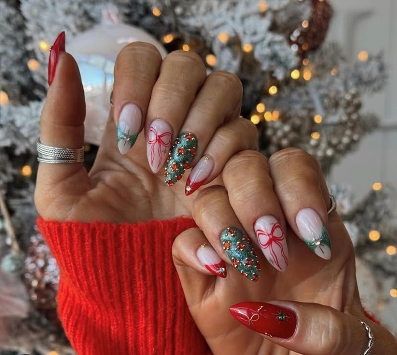 Both Hands Close-Up Visual Idea Both Hands Close-Up Visual Idea — Short Christmas Coffin Nails 2026