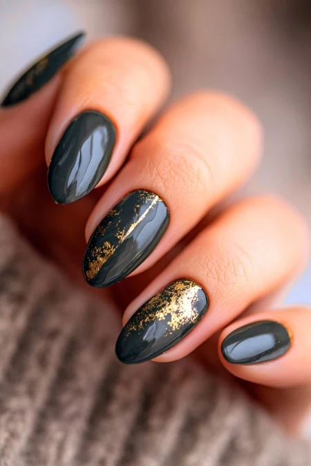Dark Grey with Gold Foil Accents Dark Grey with Gold Foil Accents — Winter Nail Trends