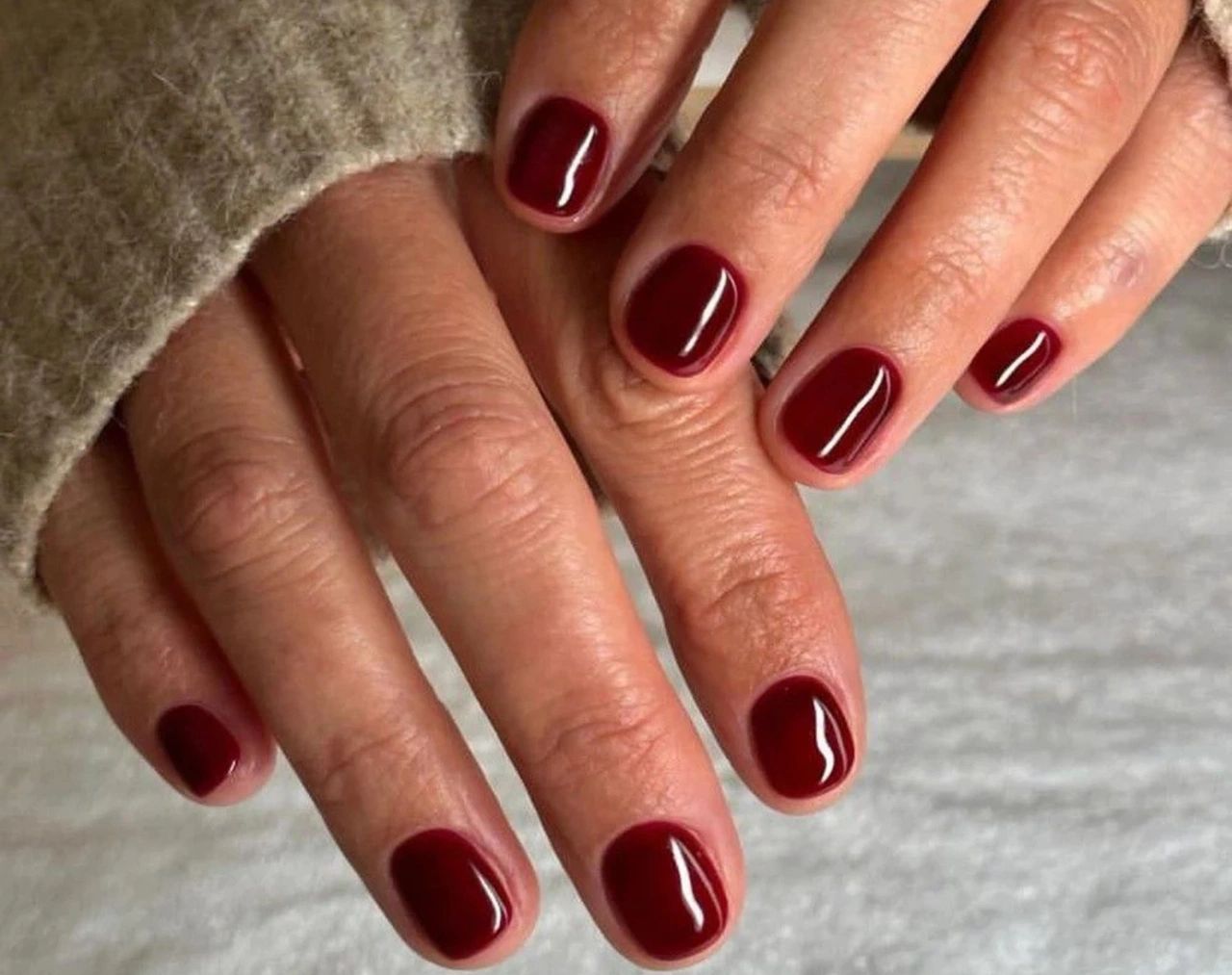 Deep Rich Burgundy Glossy Nails Deep Rich Burgundy Glossy Nails — Short Winter Round Nails