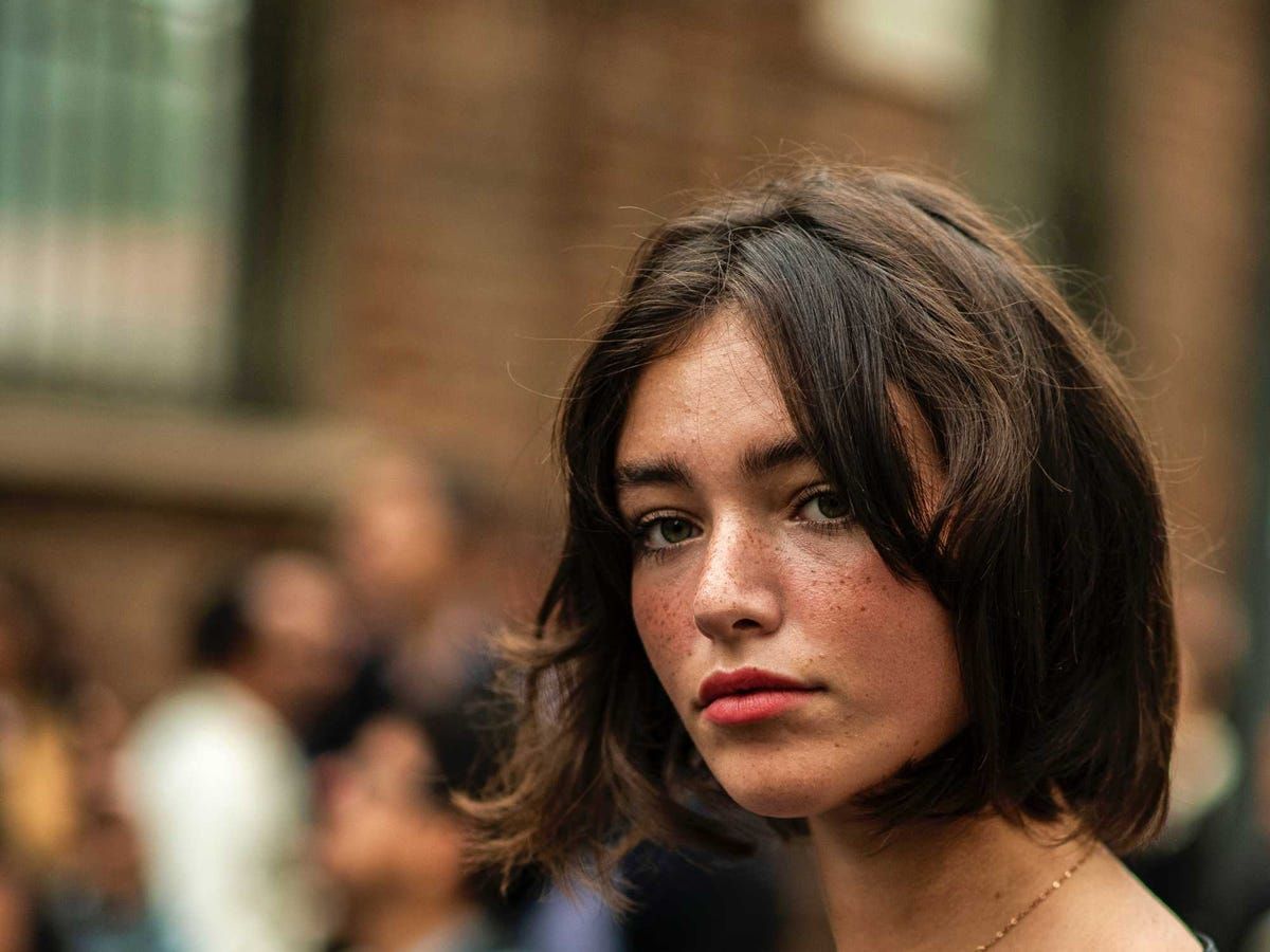 Chin Length Bob With Curtain Bangs — Winter Haircuts for Oval Faces