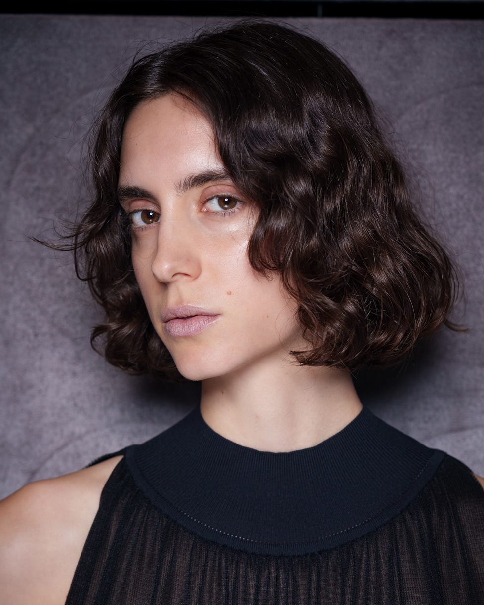 Collarbone Dark Brown Bob Loose Waves Collarbone Dark Brown Bob Loose Waves — Winter Bob Haircuts