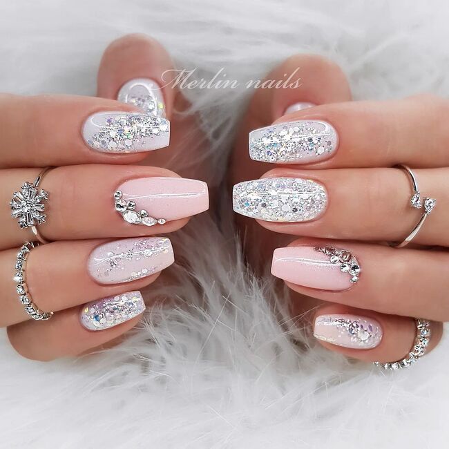 Glossy With Glitter Visual Idea Glossy With Glitter Visual Idea — Winter Date Night Nails