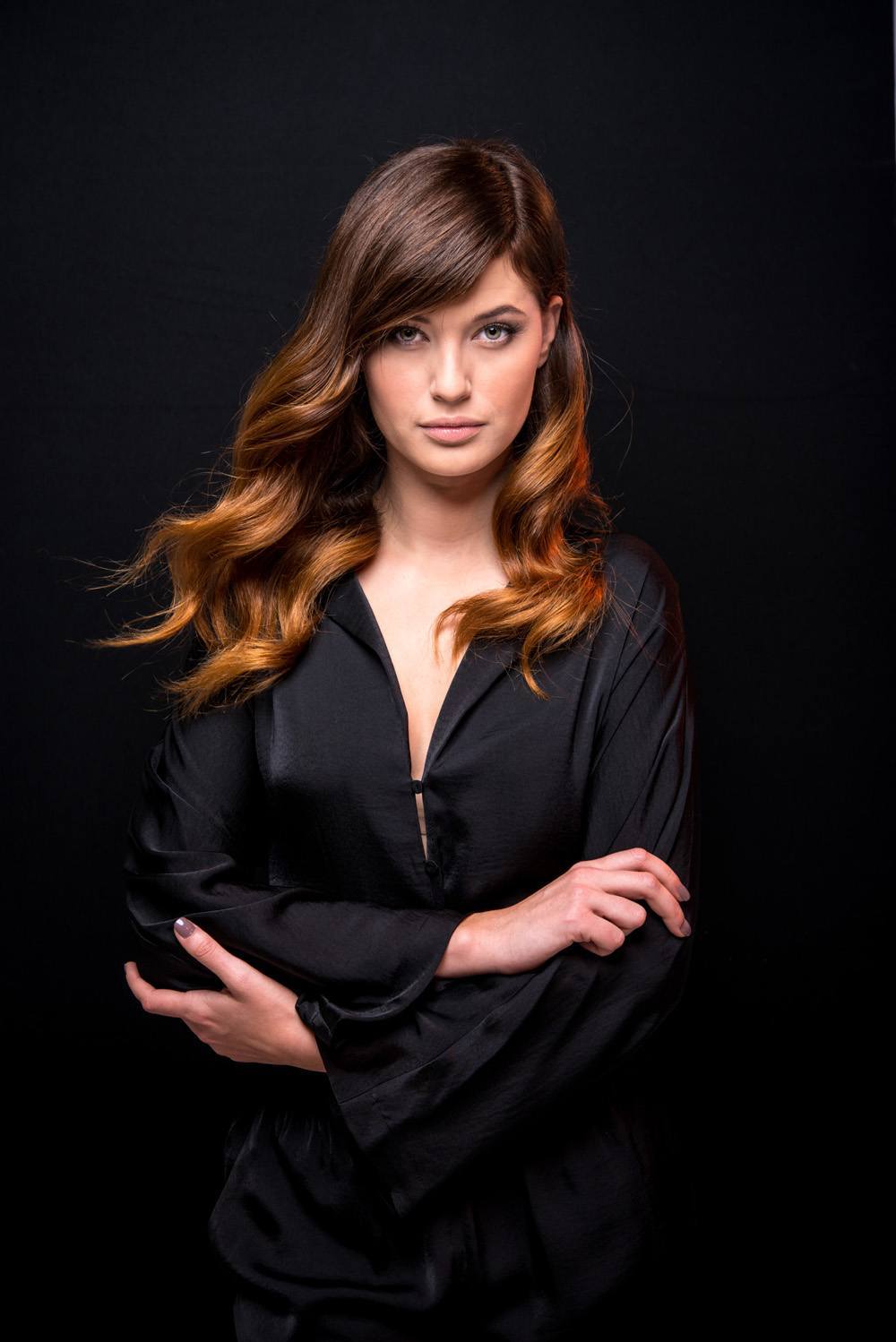 Wavy Hair With Warm Highlights Wavy Hair With Warm Highlights — Long Winter Haircuts