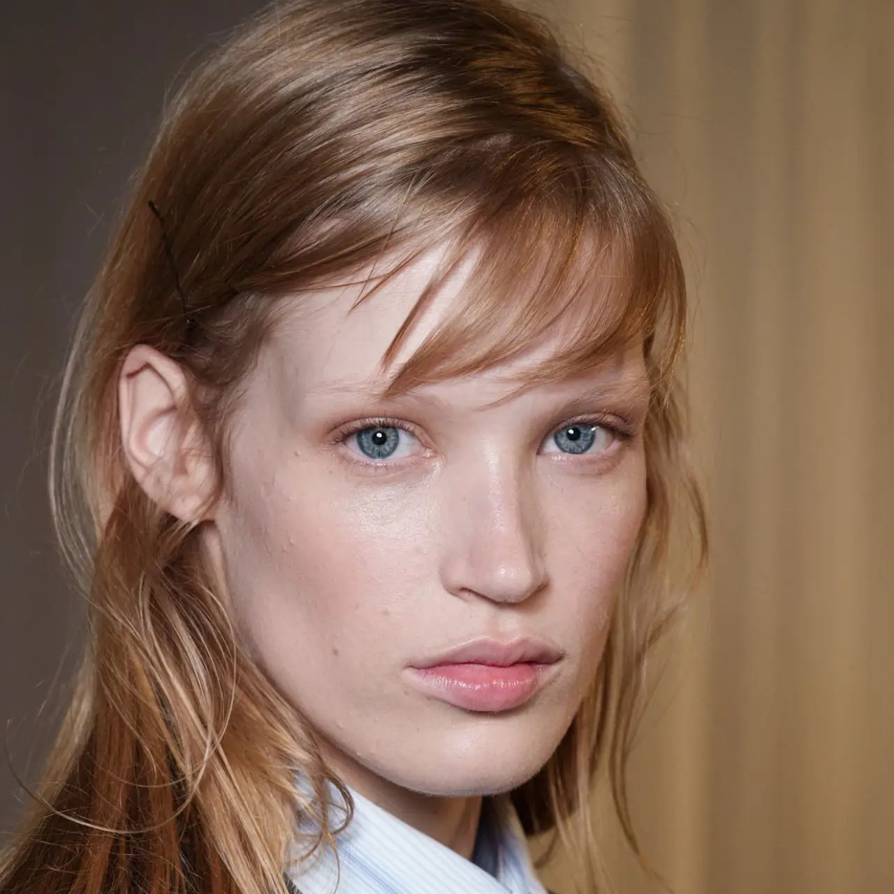 Thick Wavy Collarbone Shag With Blunt Bangs Thick Wavy Collarbone Shag With Blunt Bangs — Winter Haircuts with Bangs
