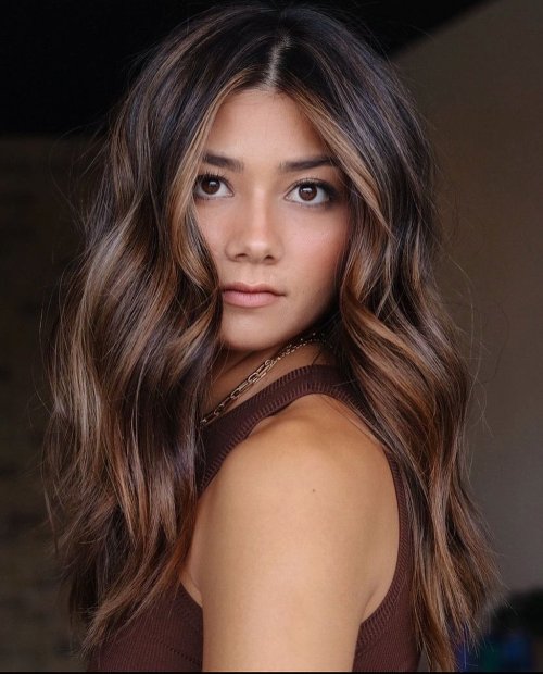 Wavy Medium Density Dark Brown With Caramel Highlights Collarbone Wavy Medium Density Dark Brown With Caramel Highlights Collarbone — Low Maintenance Winter Hair Colors