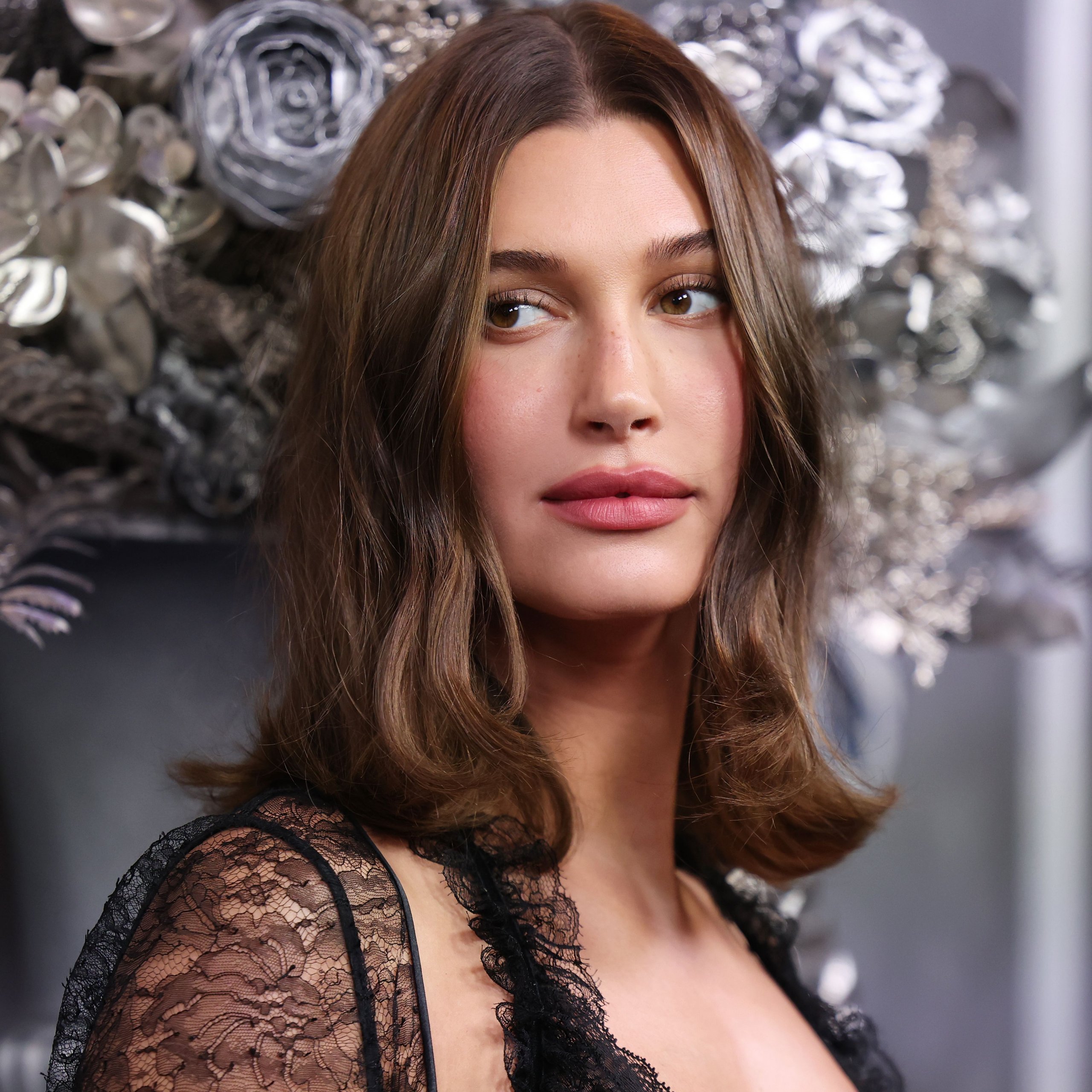 Voluminous Medium Brown Lob Voluminous Medium Brown Lob — Winter Lob Haircuts