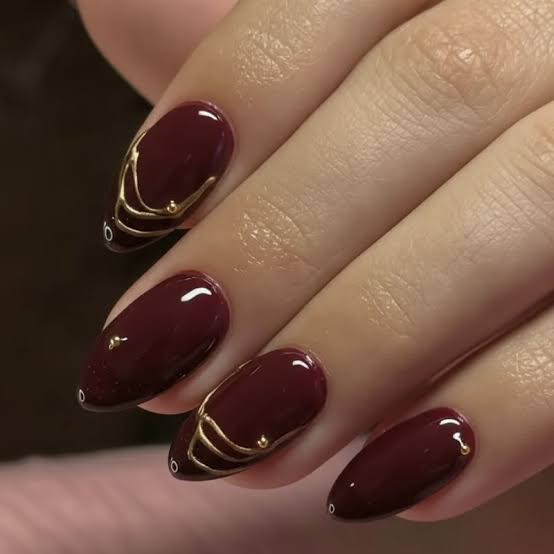 Gold Metallic Accents On Accent Nails Visual Idea Gold Metallic Accents On Accent Nails Visual Idea — Old Money Winter Nails