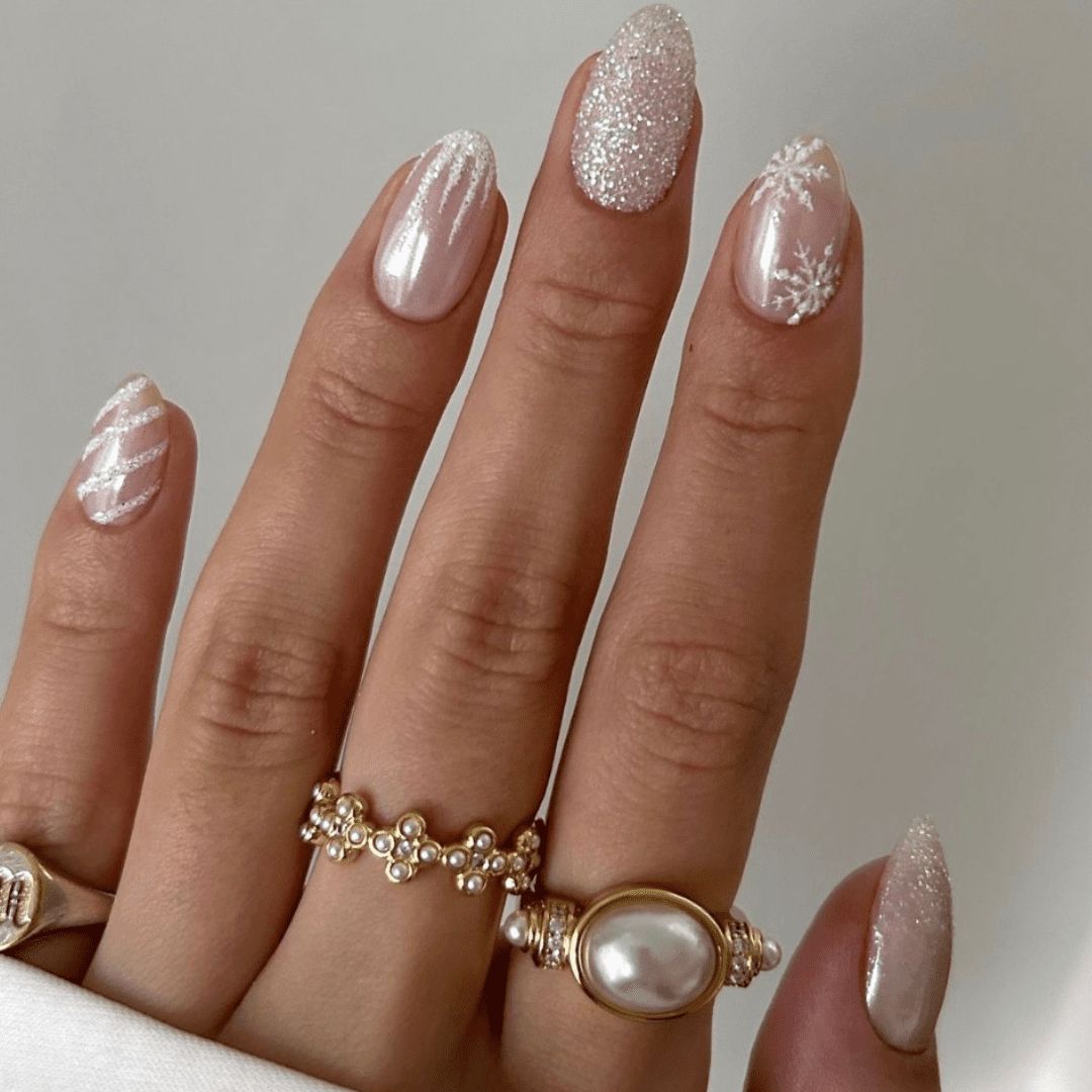 Shimmery White Snowflake Glitter Nails Shimmery White Snowflake Glitter Nails — Winter Pearl Nails