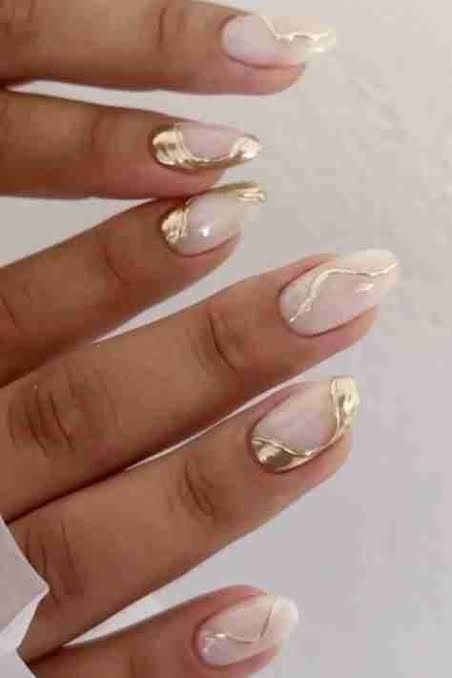 Visual Idea Visual Idea — Winter Gold Nails