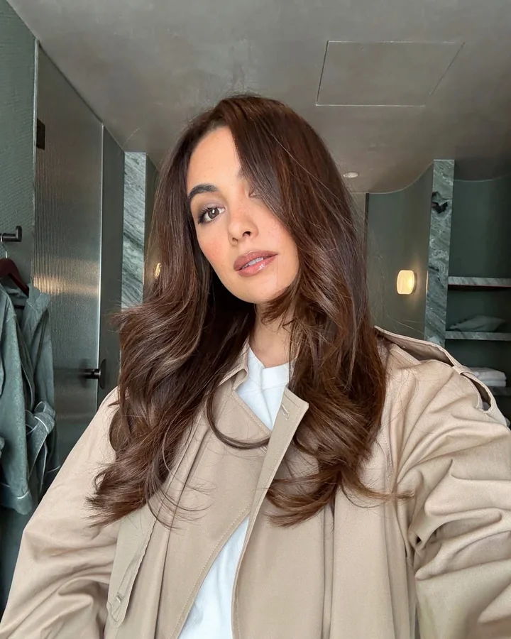Collarbone Layers With Loose Waves — Winter Hairstyles for Work