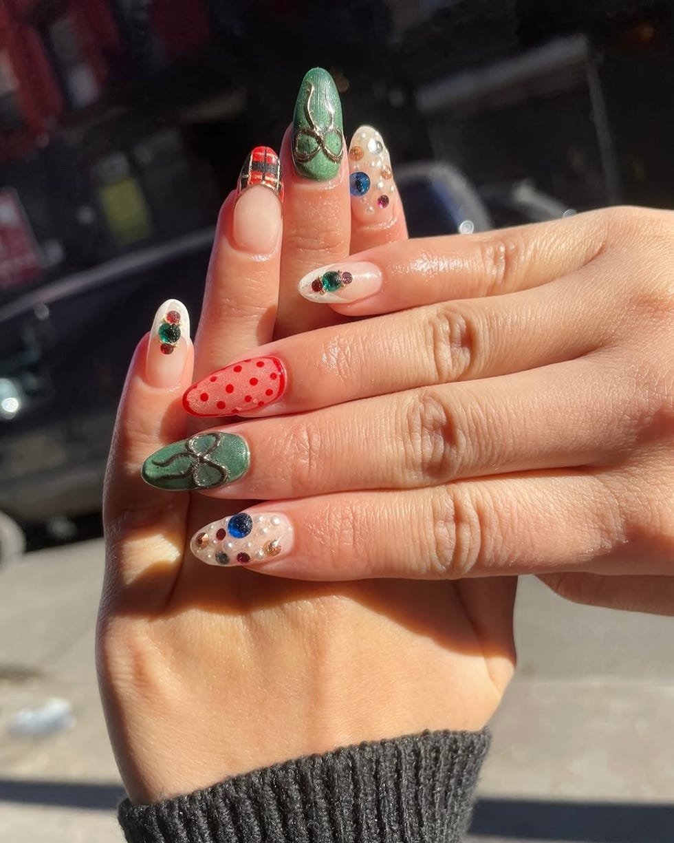 Confetti Dots Red Glitter Almonds Confetti Dots Red Glitter Almonds — Easy Christmas Nails 2026