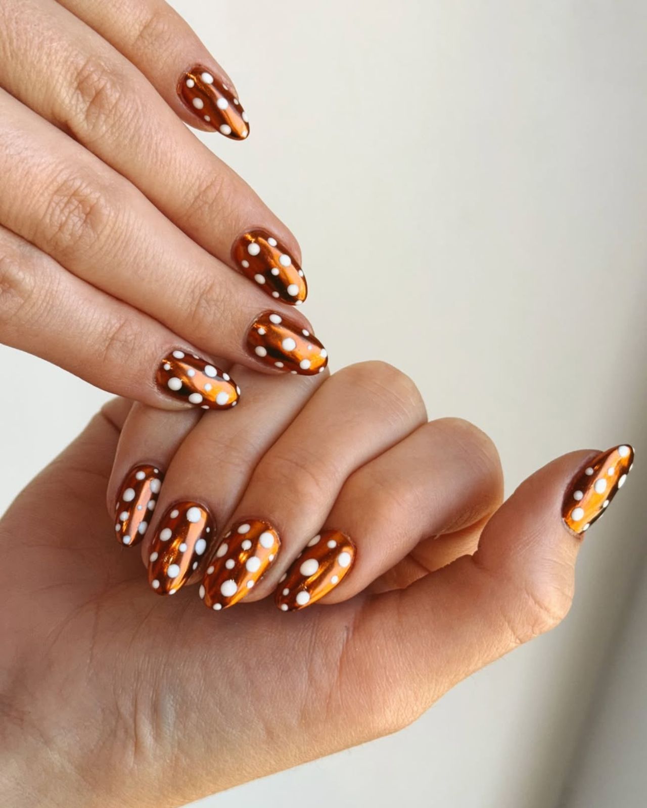 Chrome Glossy Visual Idea Chrome Glossy Visual Idea — Winter Gold Nails