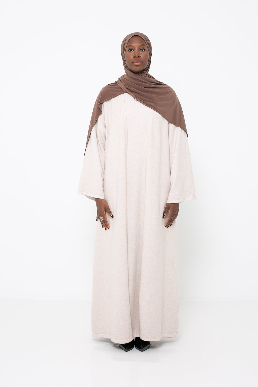 Textured Cream Knit Abaya with Brown Hijab Textured Cream Knit Abaya with Brown Hijab — Modest Winter Outfits