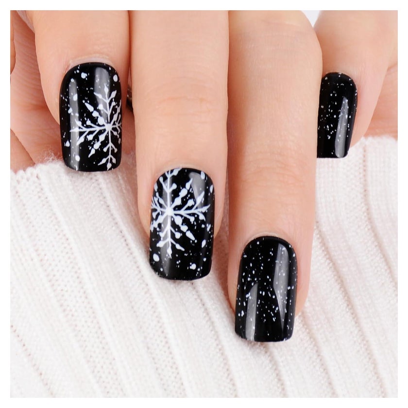 Short Square Black with Prominent White Snowflakes Short Square Black with Prominent White Snowflakes — Snowflake Nails
