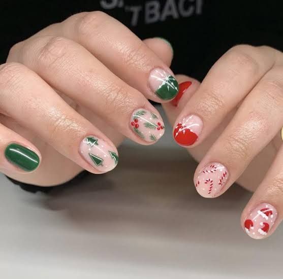 Christmas Visual Idea Christmas Visual Idea — Red and Green Christmas Nails 2026