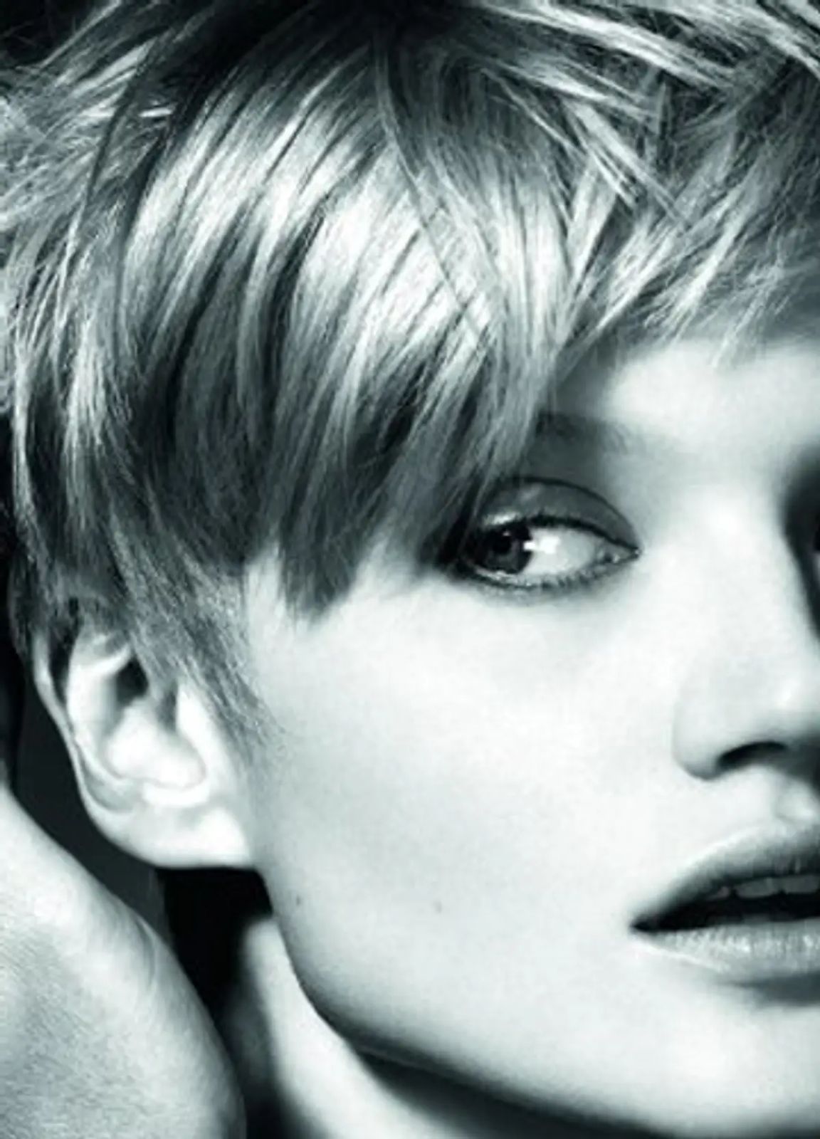 Collarbone Length Layered Bob With Side Bangs and Waves — Winter Haircuts for Square Faces
