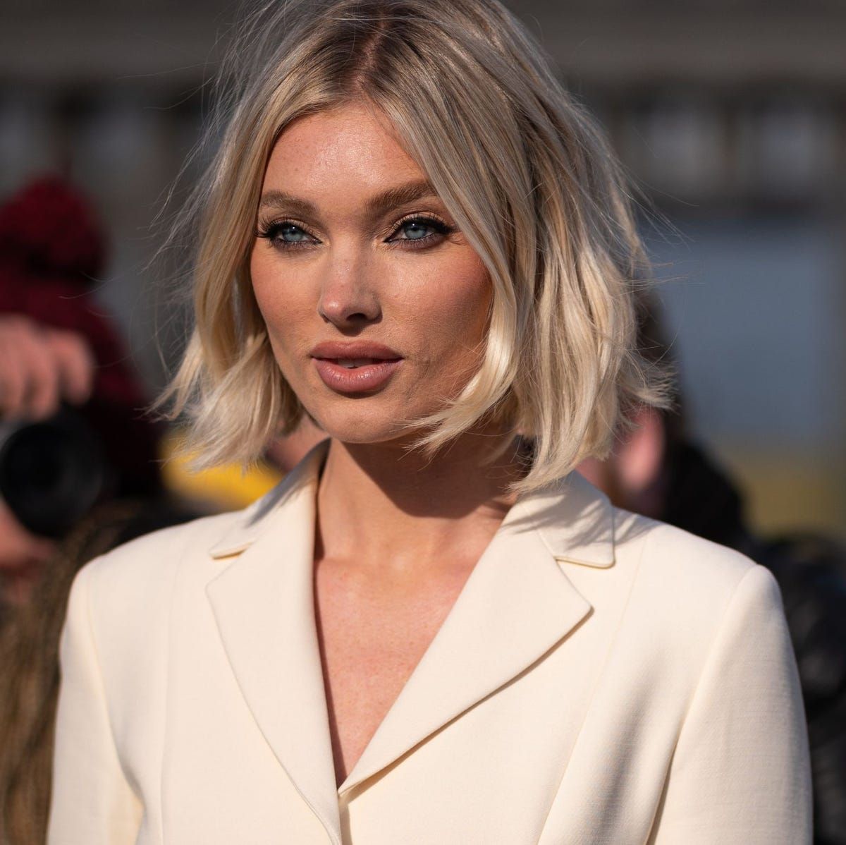Chin Length Ash Blonde Bob With Waves — Winter Haircuts for Oval Faces