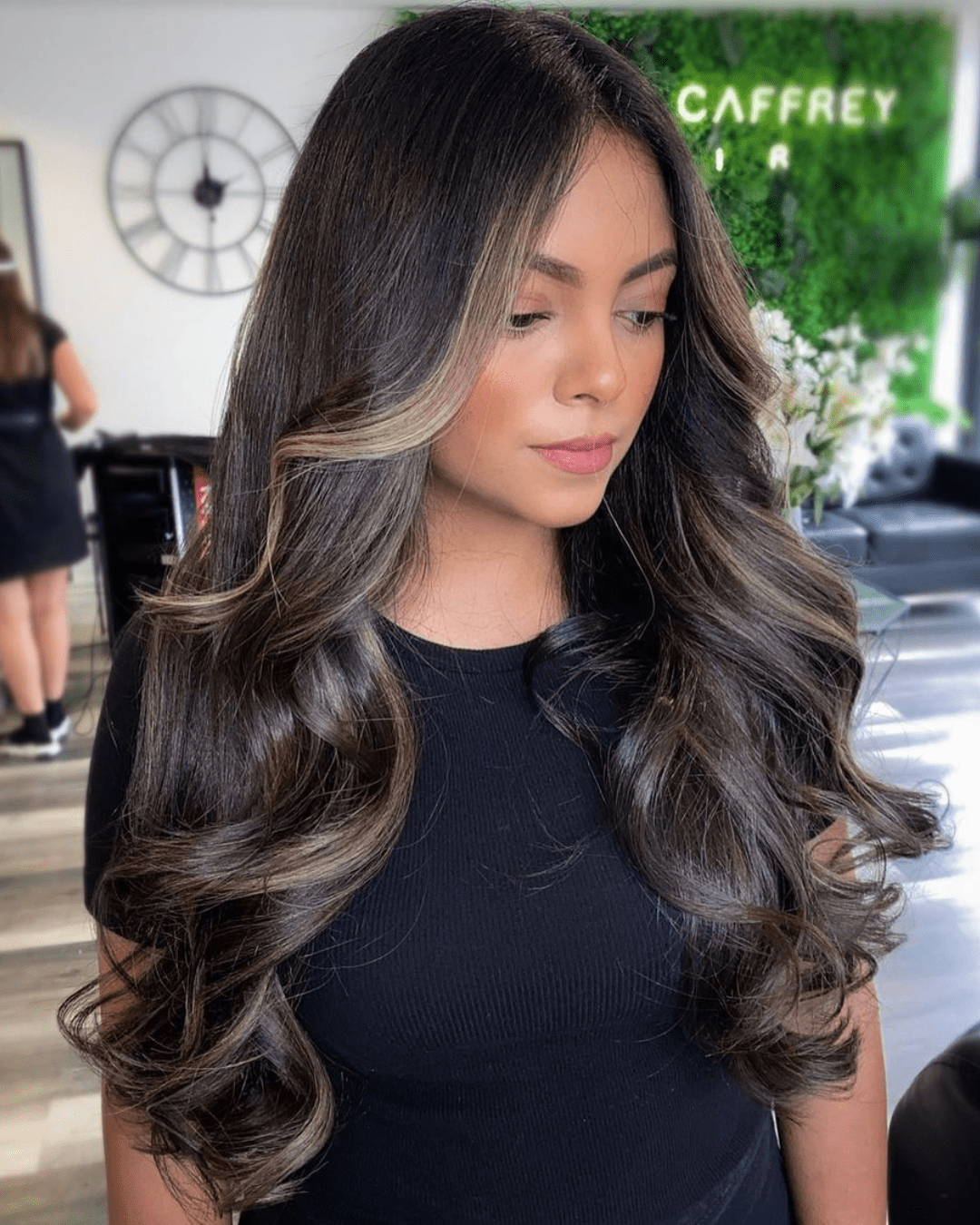 Mid-Back Dark Brown With Caramel Highlights Mid-Back Dark Brown With Caramel Highlights — Low Maintenance Winter Hair Colors