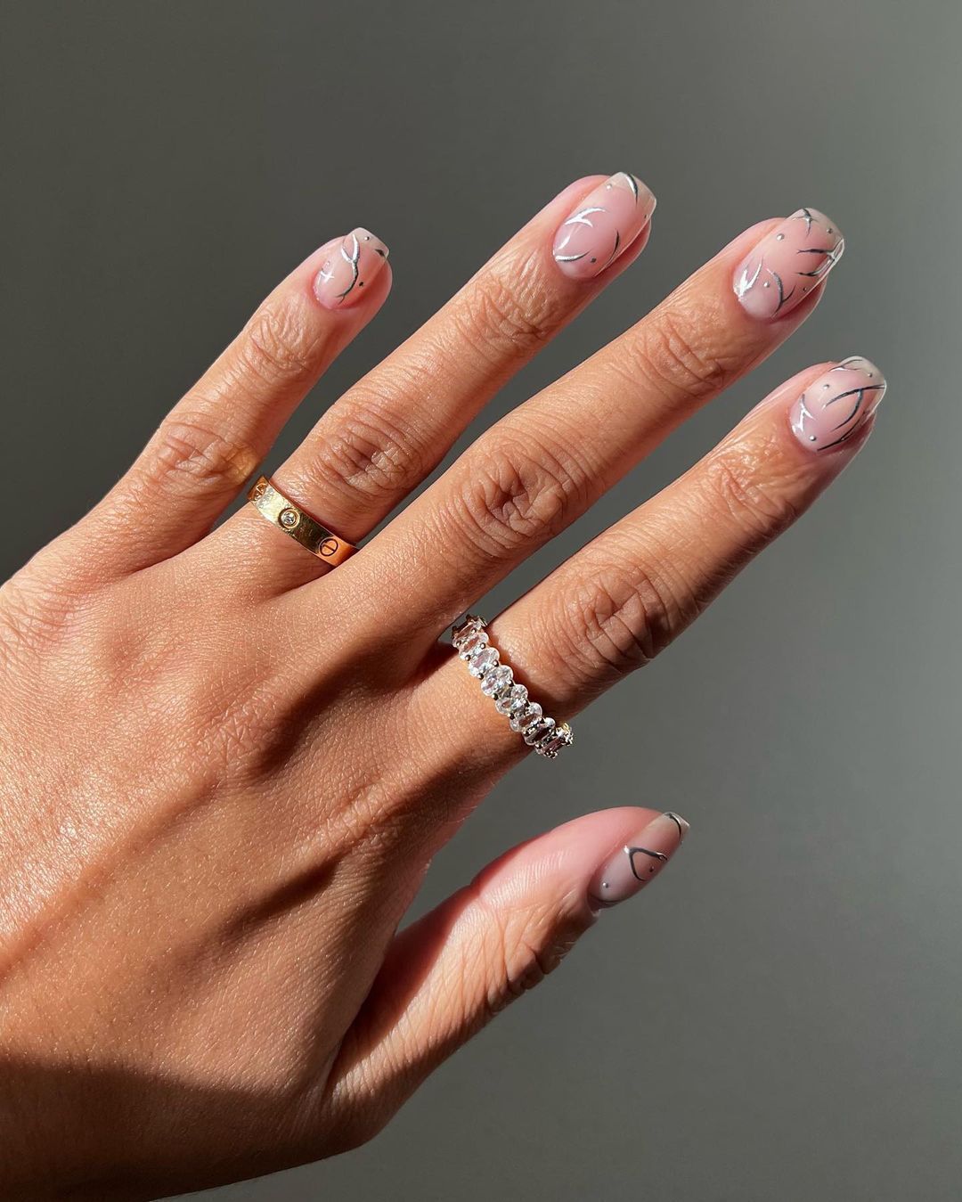 Silver Lines and Dots Almond Nails Silver Lines and Dots Almond Nails — Clean Girl Winter Nails