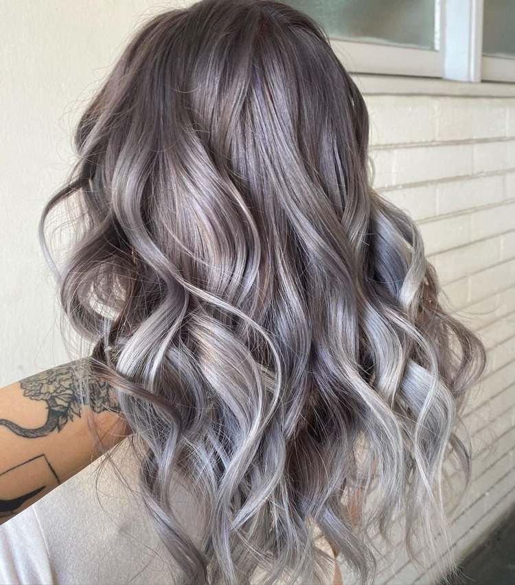 Chin Bob With Blunt Bangs and Seamless Gray Blend Chin Bob With Blunt Bangs and Seamless Gray Blend — Gray Blending Highlights