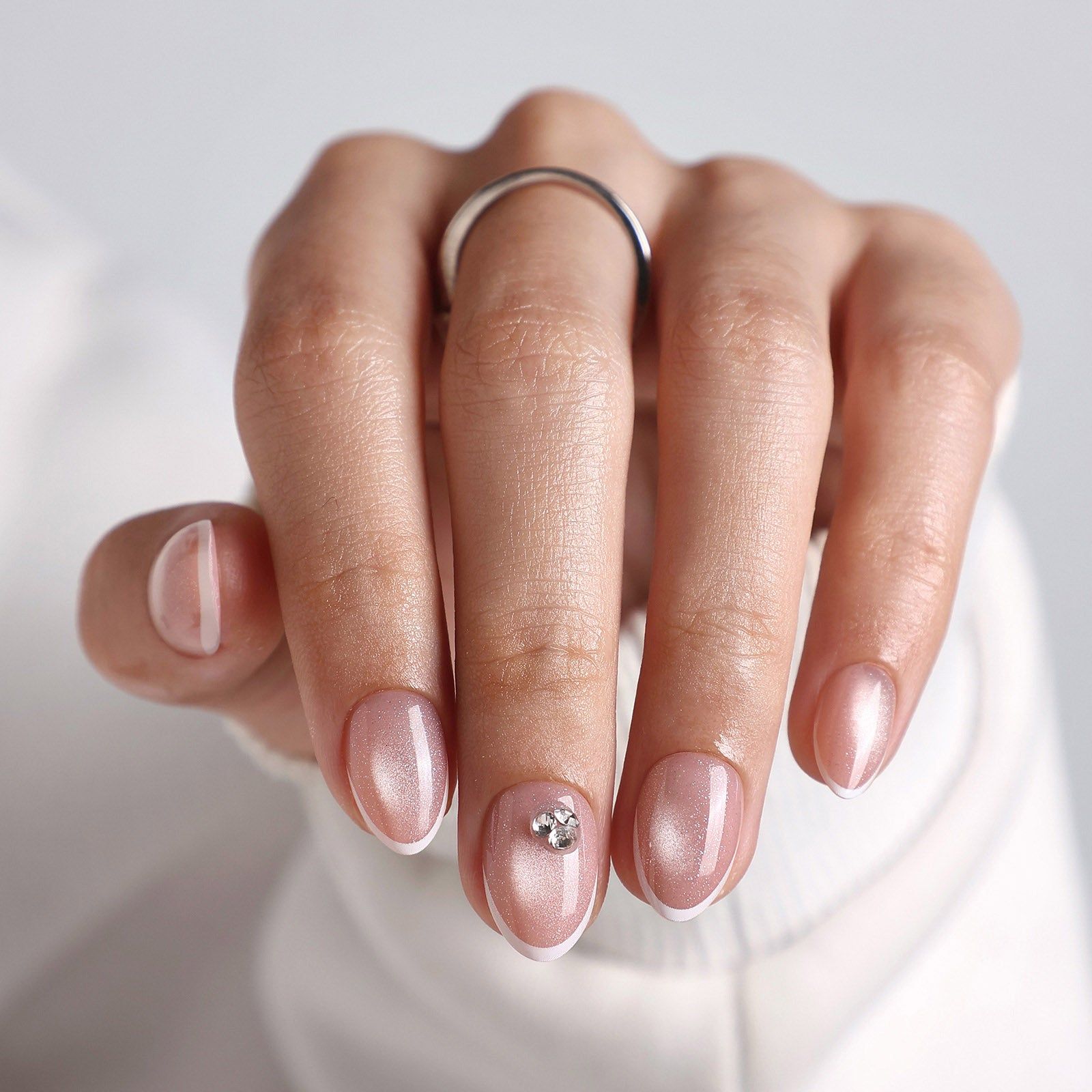Shimmer Glossy Visual Idea Shimmer Glossy Visual Idea — Medium Winter Almond Nails