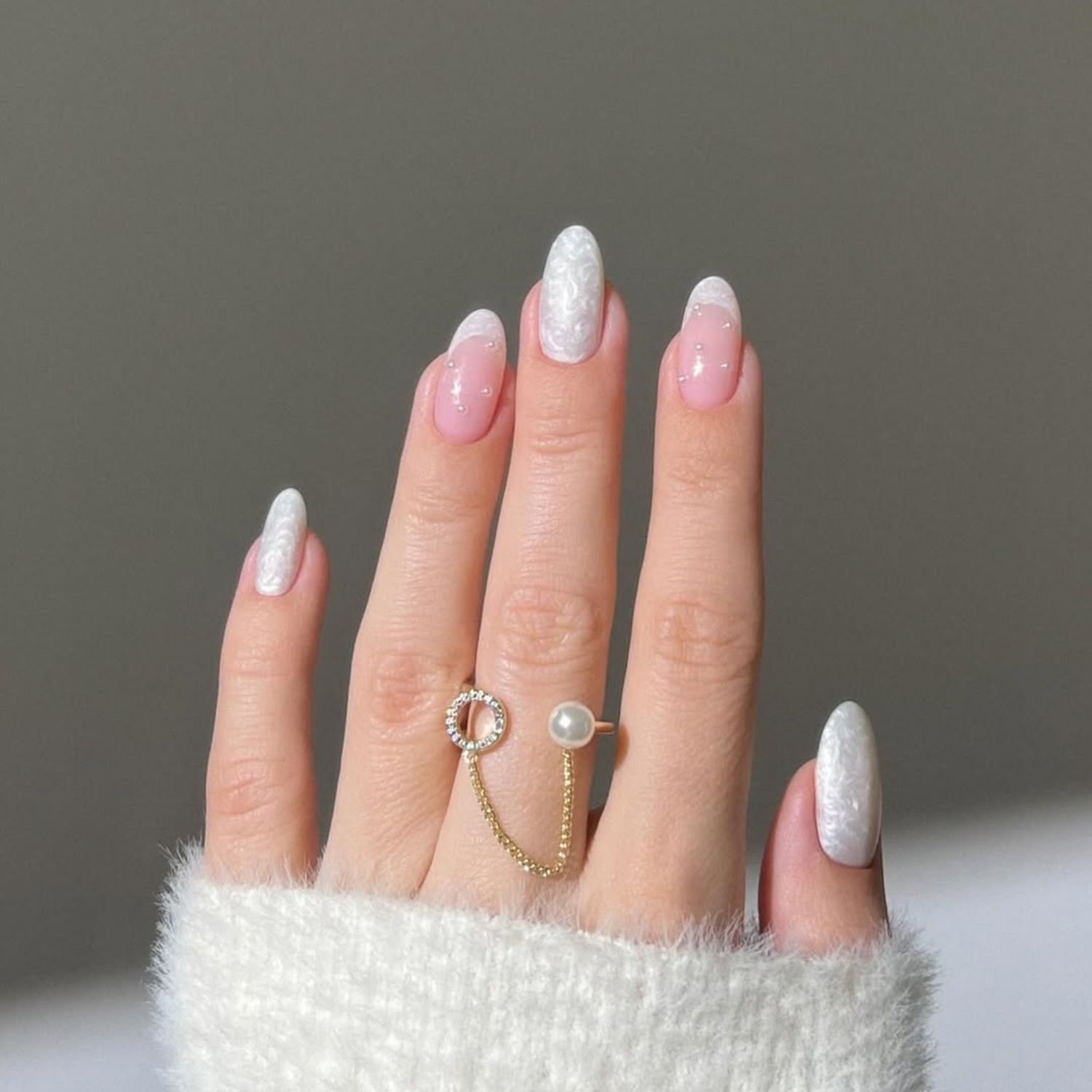 Visual Idea — The Lighting Is Soft And Natural Visual Idea — The Lighting Is Soft And Natural — Clean Girl Winter Nails