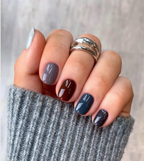 Winter Color Mix Grey Brown Teal Glitter Black Nails Winter Color Mix Grey Brown Teal Glitter Black Nails — Classy Short Winter Nails