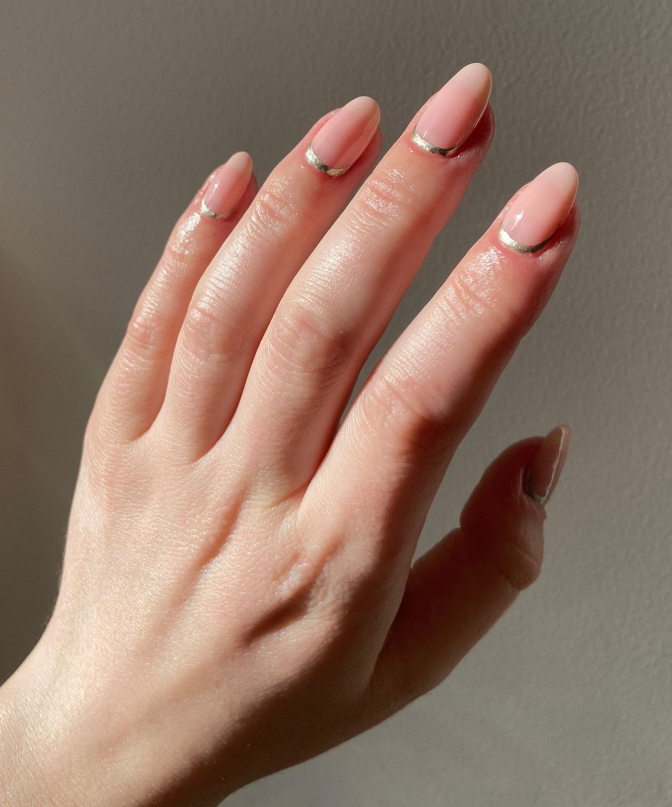 Gold Stripe Cuticle Accent Oval Nails Gold Stripe Cuticle Accent Oval Nails — Clean Girl Winter Nails