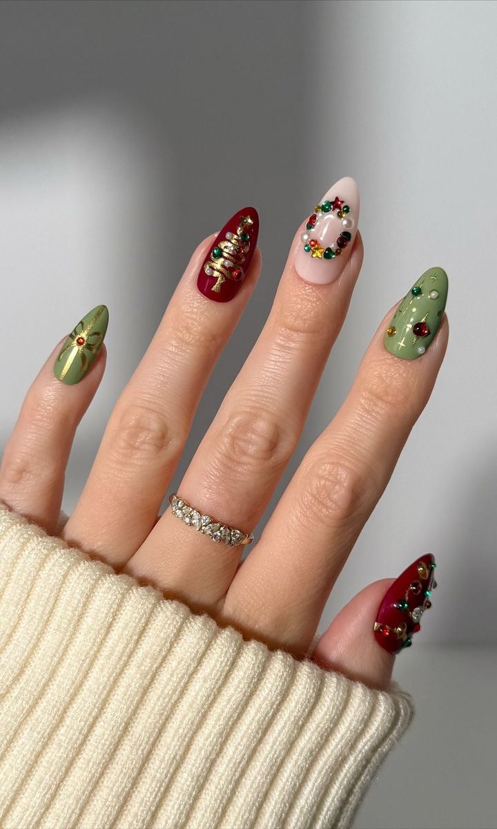 Gem Wreath Christmas Tree Stilettos Gem Wreath Christmas Tree Stilettos — Holiday Nails 2026