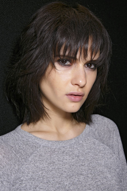 Collarbone Shag With Wispy Fringe Collarbone Shag With Wispy Fringe — Low Maintenance Winter Haircuts