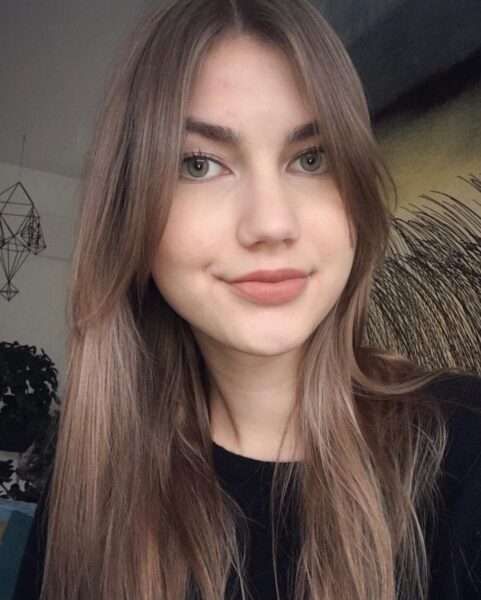 Mid-Back Layers with Air-Dried Waves Mid-Back Layers with Air-Dried Waves — Winter Haircuts for Thick Hair