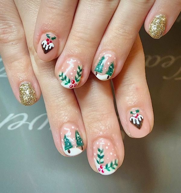 Festive Illustrations with Gold Glitter Festive Illustrations with Gold Glitter — Short Christmas Almond Nails 2026