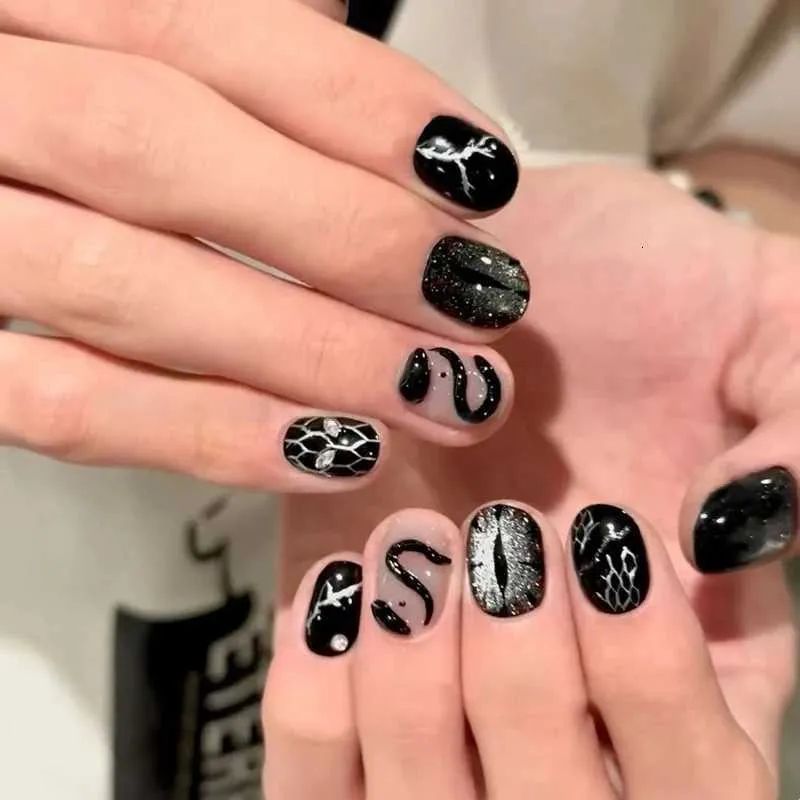 Glossy Black Cat Eye with Snake Motif Glossy Black Cat Eye with Snake Motif — Short Winter Round Nails