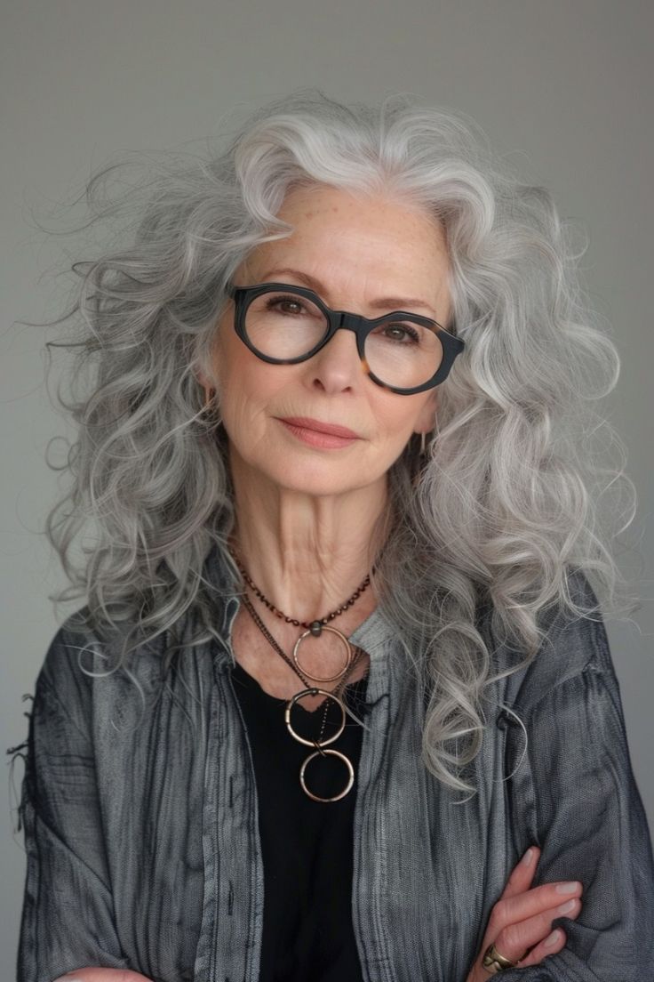 9 Meilleures coiffures et couleurs pour rajeunir une femme de 70 ans en 2026