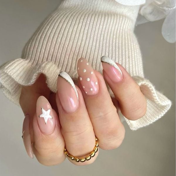 Pale Pink Polka Dots with Star Accent Pale Pink Polka Dots with Star Accent — Cozy Winter Nails