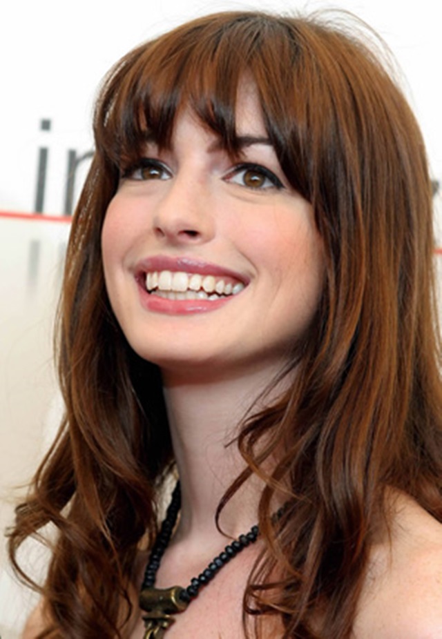 Medium Brown Collarbone Cut With Blunt Bangs Medium Brown Collarbone Cut With Blunt Bangs — Winter Haircuts with Bangs