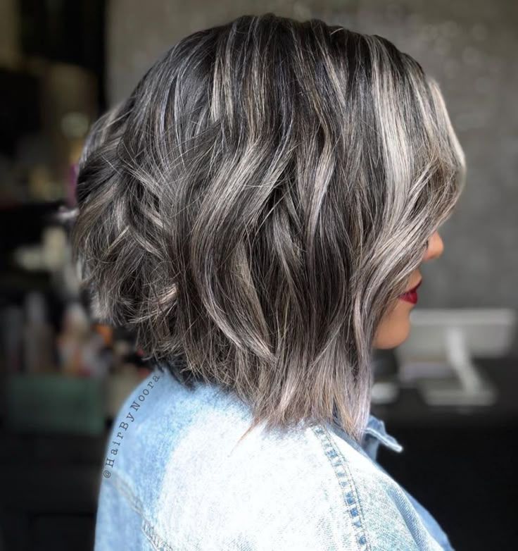 Wavy Bob With Gray and Blonde Highlight Contrast Wavy Bob With Gray and Blonde Highlight Contrast — Gray Blending Highlights