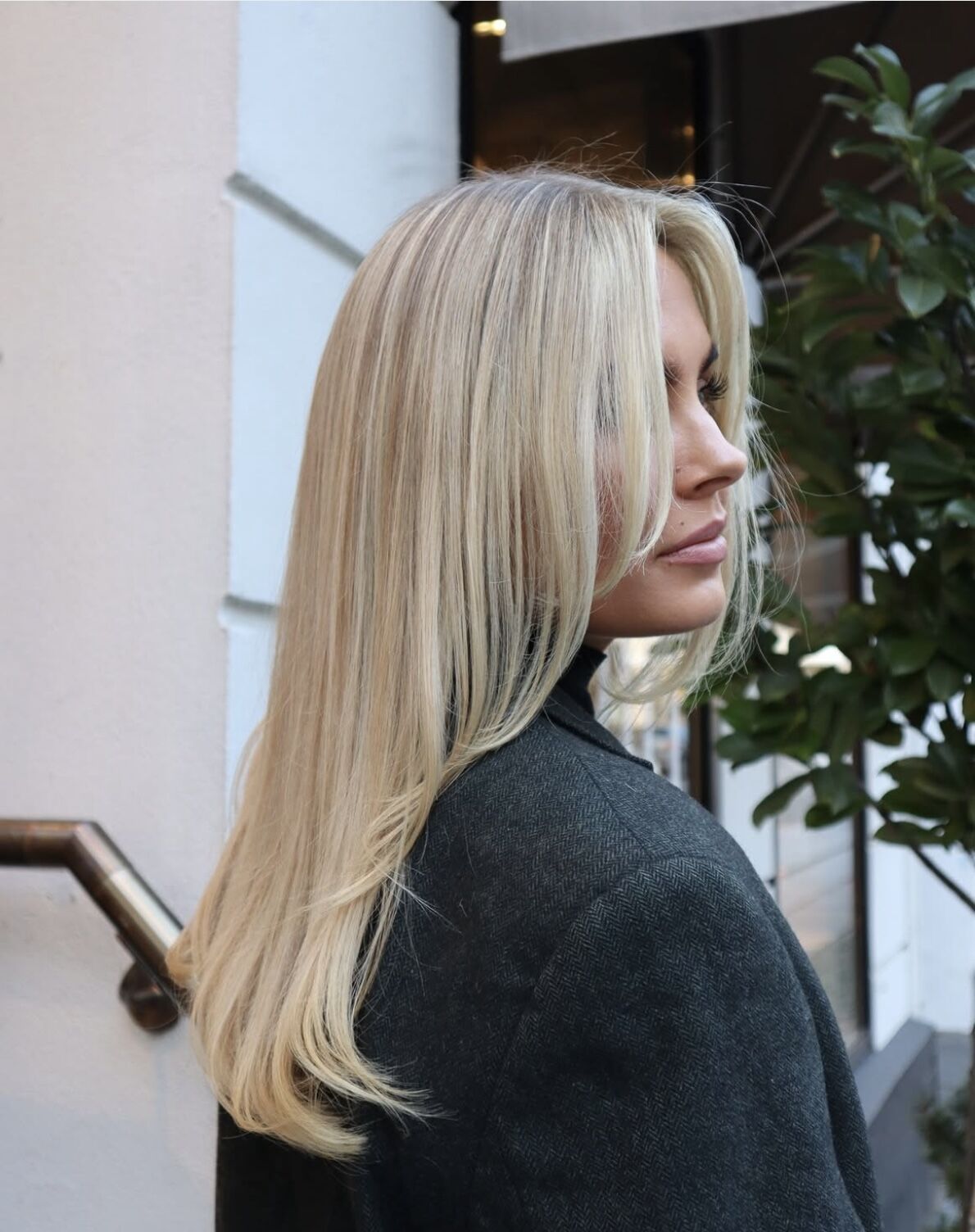 Collarbone Layers with Soft Waves — Winter Haircuts for Straight Hair