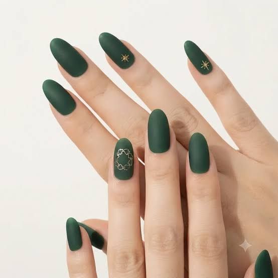 Matte Visual Idea — Green Christmas Nails 2026