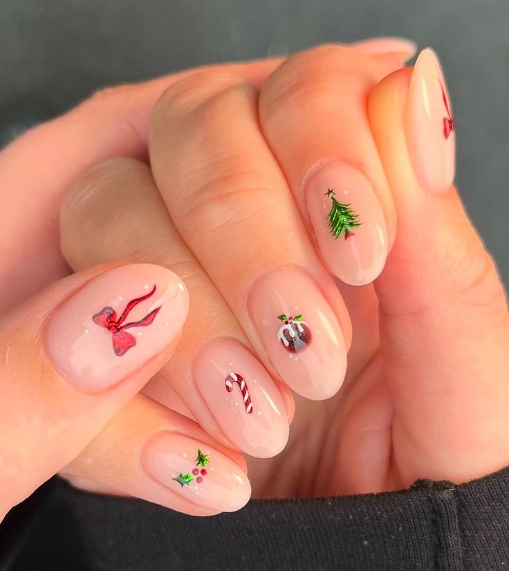 Medium Oval Scattered Icon Christmas Nails Medium Oval Scattered Icon Christmas Nails — Minimalist Christmas Nails 2026
