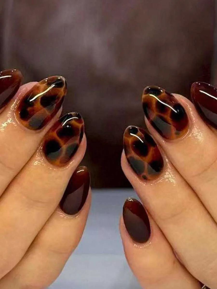 Tortoiseshell Pattern Oval Nails Tortoiseshell Pattern Oval Nails — Short Winter Oval Nails