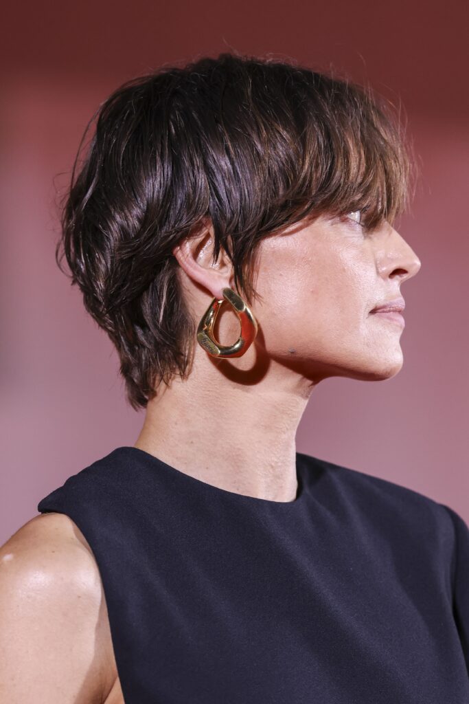 Choppy Dark Brown Shag With Tousled Bangs Choppy Dark Brown Shag With Tousled Bangs — Winter Hair Colors for Women Over 40
