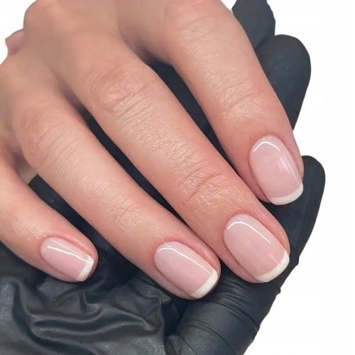 Classic French Manicure Short Round Nails Classic French Manicure Short Round Nails — Short Winter Round Nails