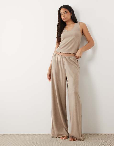 Beige Ribbed Knit V-Neck Tank Set Beige Ribbed Knit V-Neck Tank Set — Loungewear Outfits