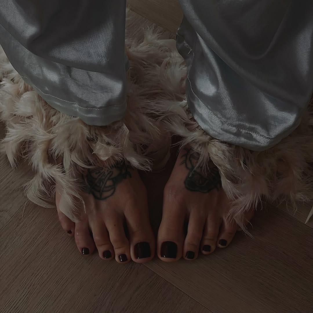 Rich Glossy Plum for Cozy Toes Rich Glossy Plum for Cozy Toes — Winter Toe Nails